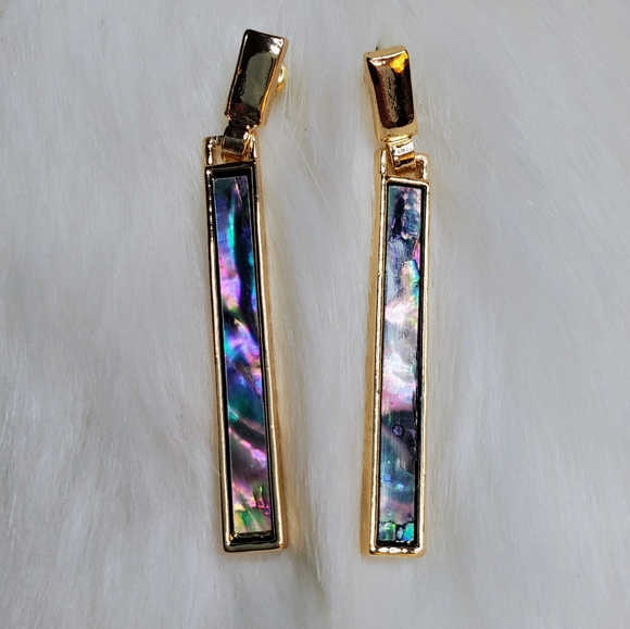 Shell irredecent dangle post back earrings ✨️ - Picture 2 of 5